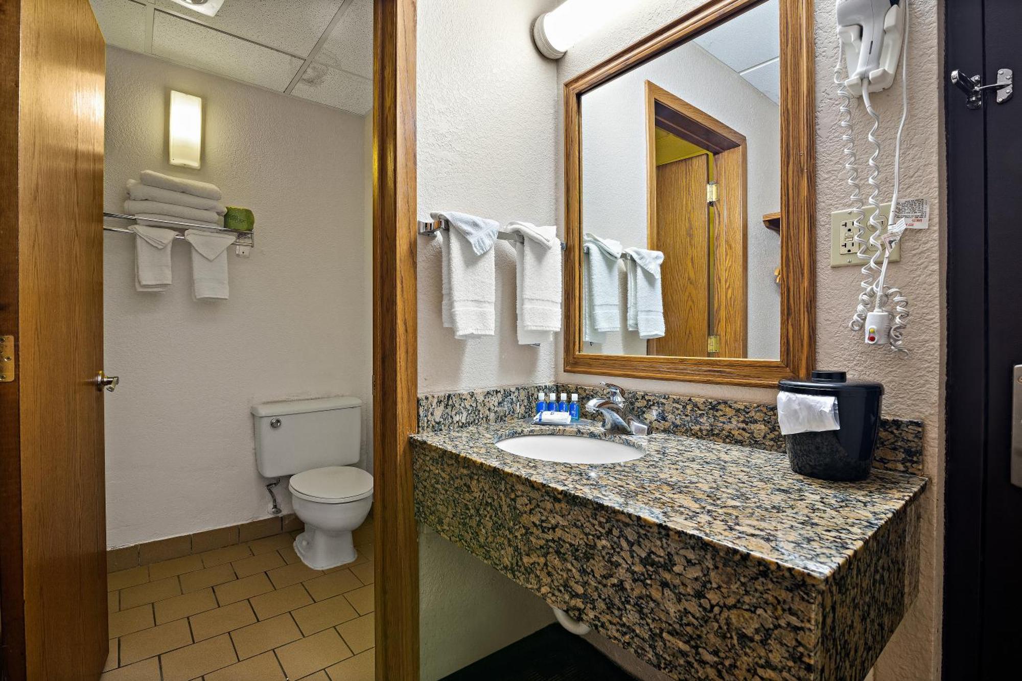 Rodeway Inn McPherson Quarto foto