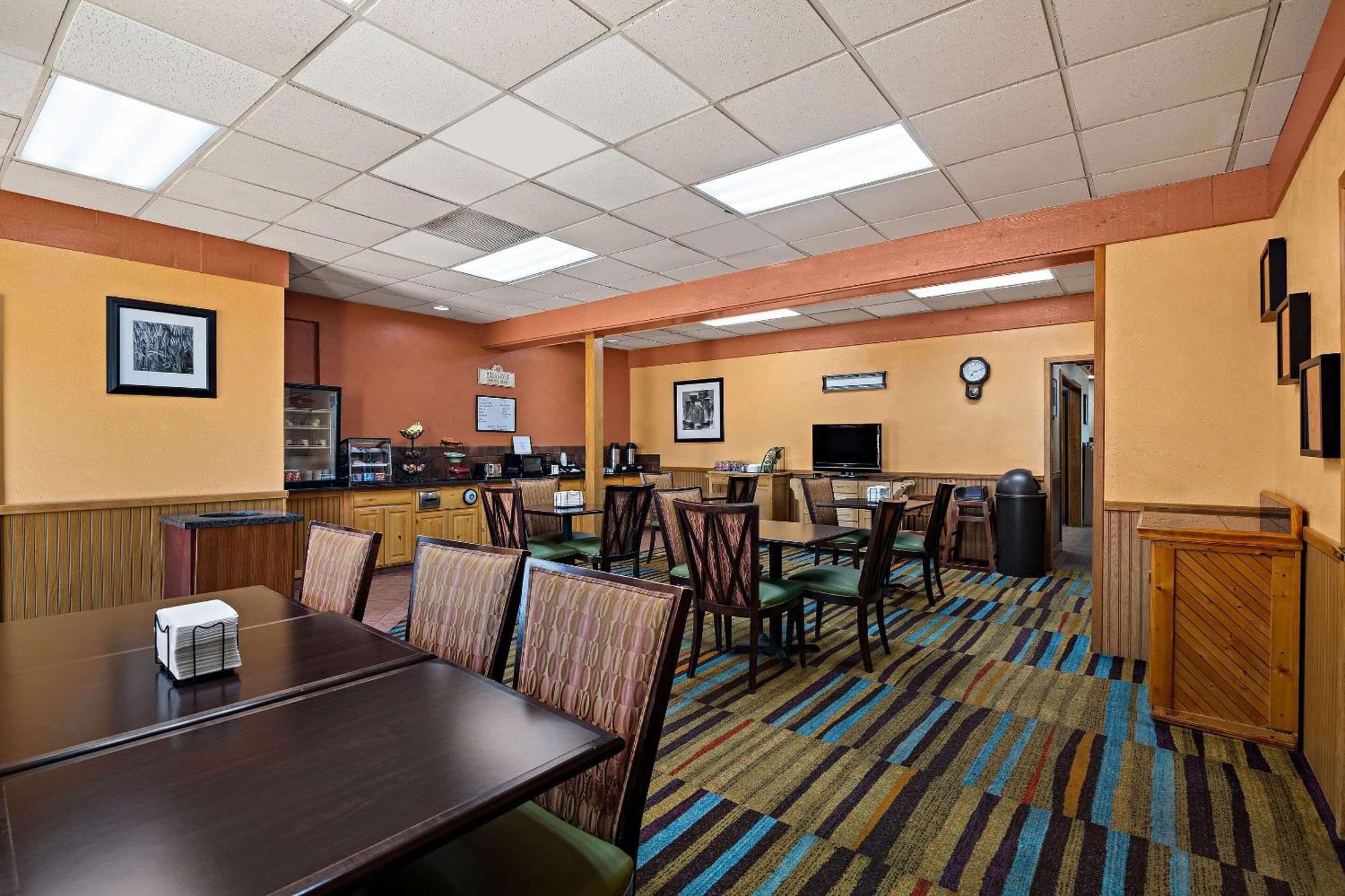 Rodeway Inn McPherson Exterior foto