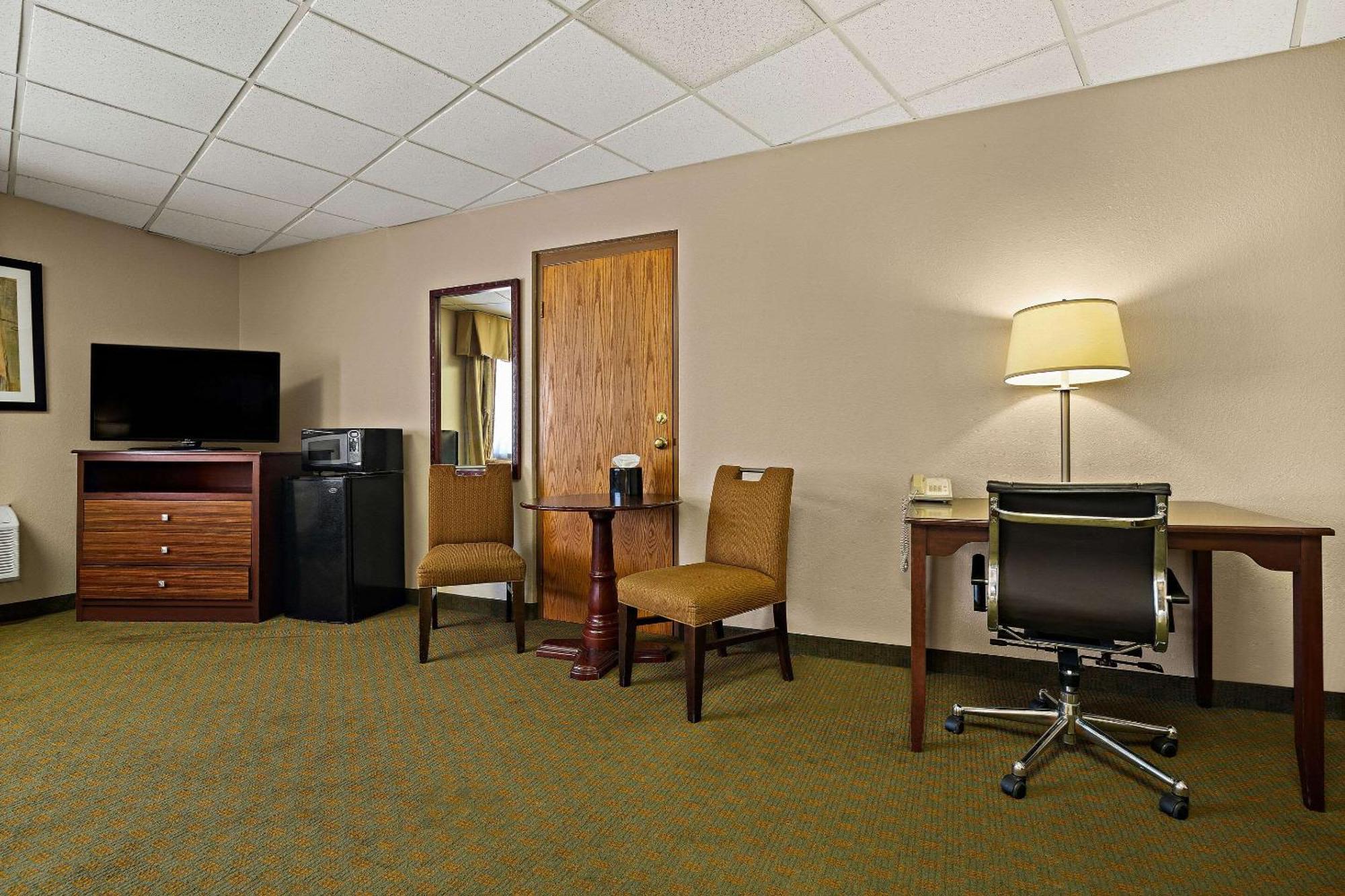 Rodeway Inn McPherson Exterior foto
